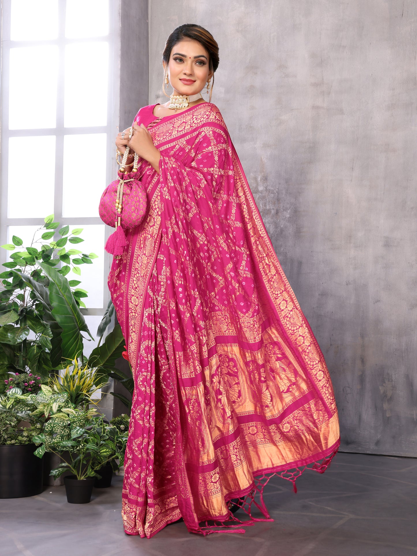 Misco Gaji Dandiya Pallu Pink Bandhej Bandhani Saree