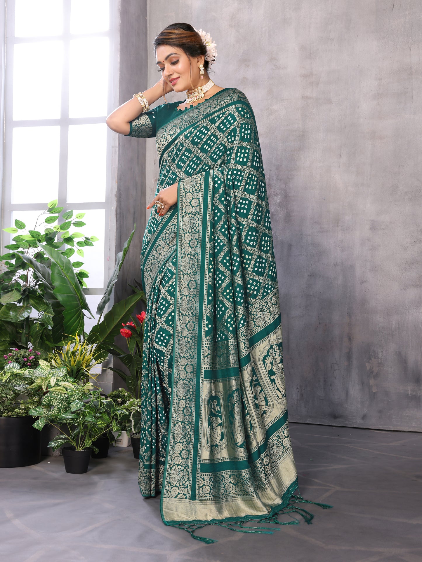 Misco Gaji Dandiya Pallu Rama Green Bandhej Bandhani Saree