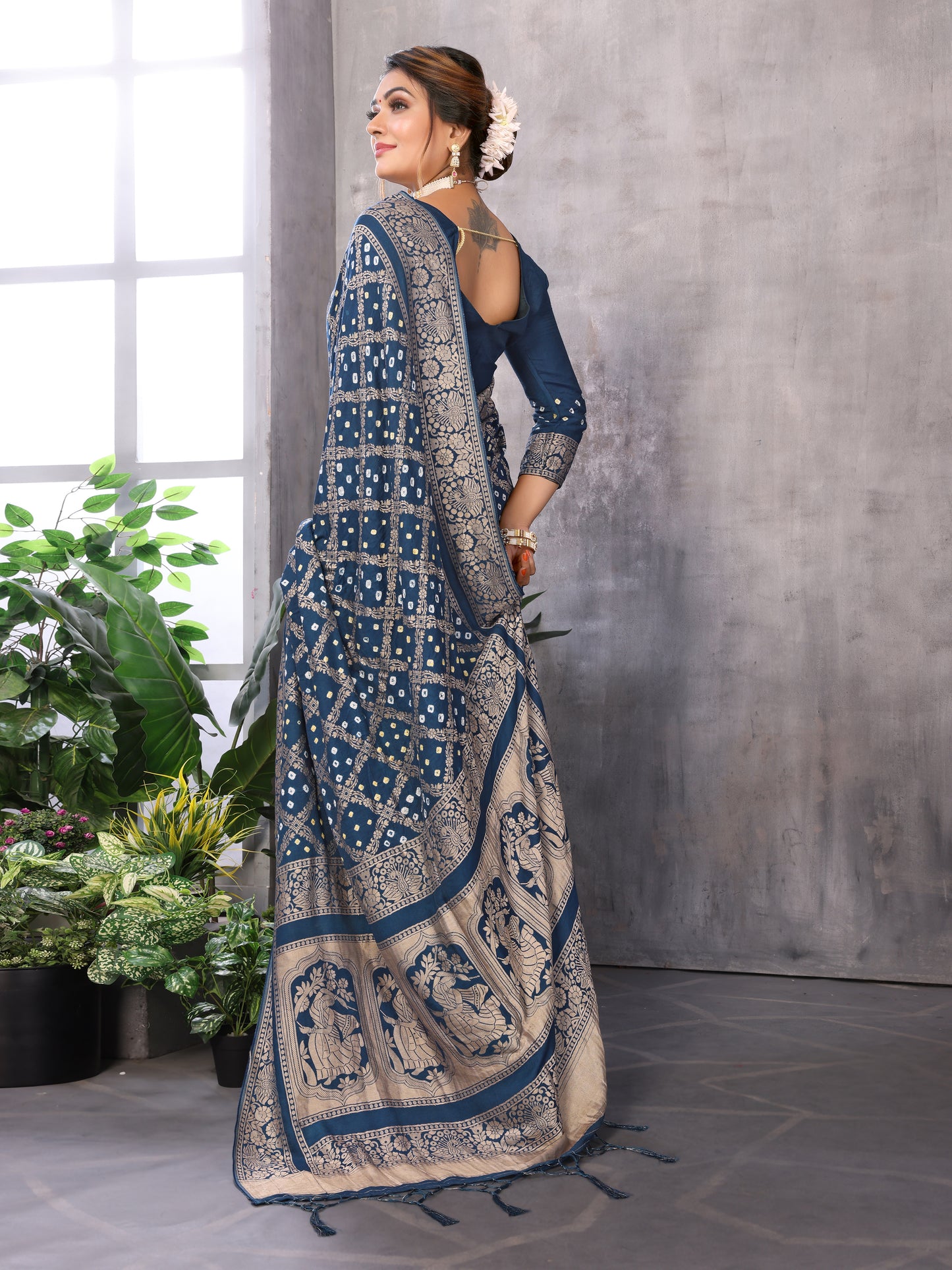 Misco Gaji Dandiya Pallu Indigo Bandhej Bandhani Saree